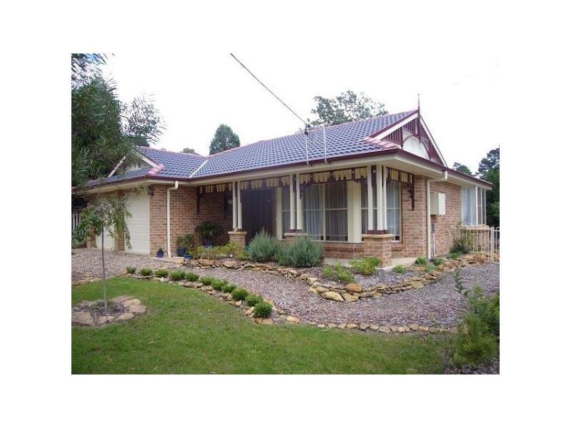 11 Wilson St, Wentworth Falls NSW 2782