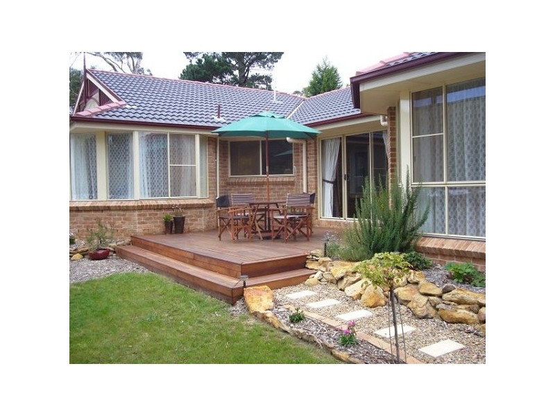 11 Wilson St, Wentworth Falls NSW 2782