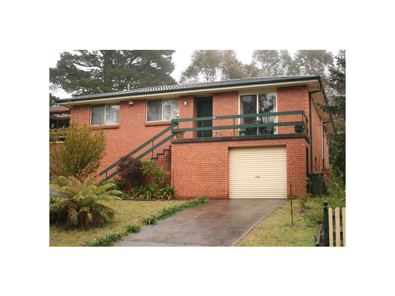 34 Flora St, Wentworth Falls NSW 2782