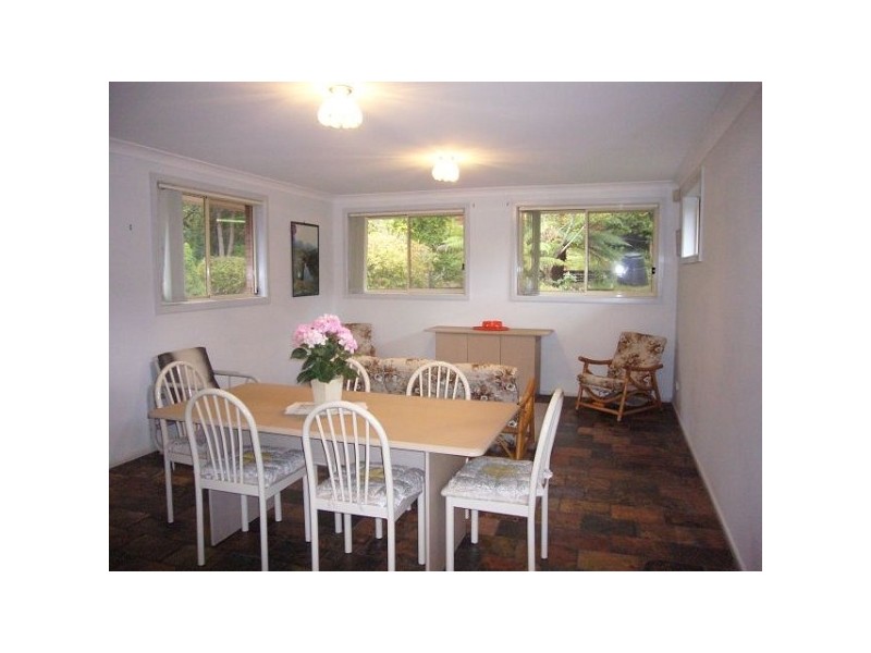 34 Flora St, Wentworth Falls NSW 2782