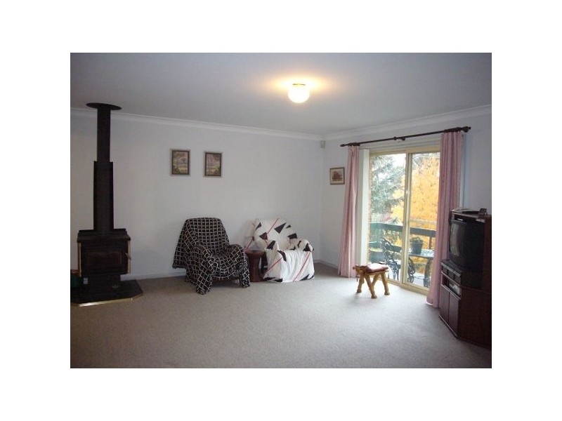 34 Flora St, Wentworth Falls NSW 2782