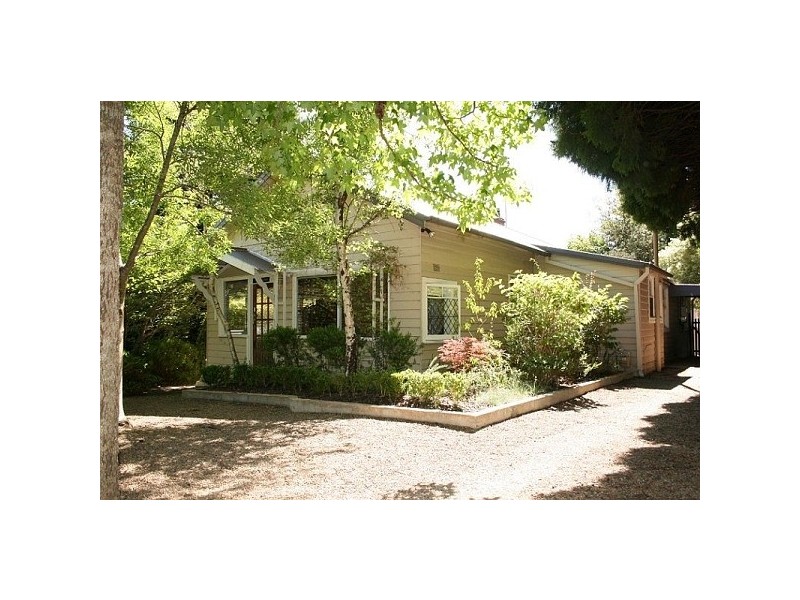 8 Russell Rd, Leura NSW 2780