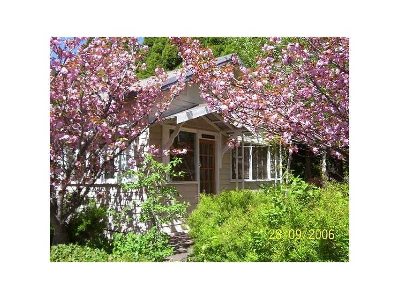 8 Russell Rd, Leura NSW 2780