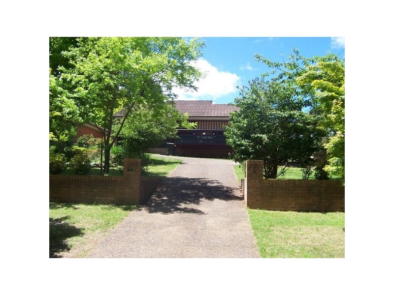 8 Page Avenue, Wentworth Falls NSW 2782