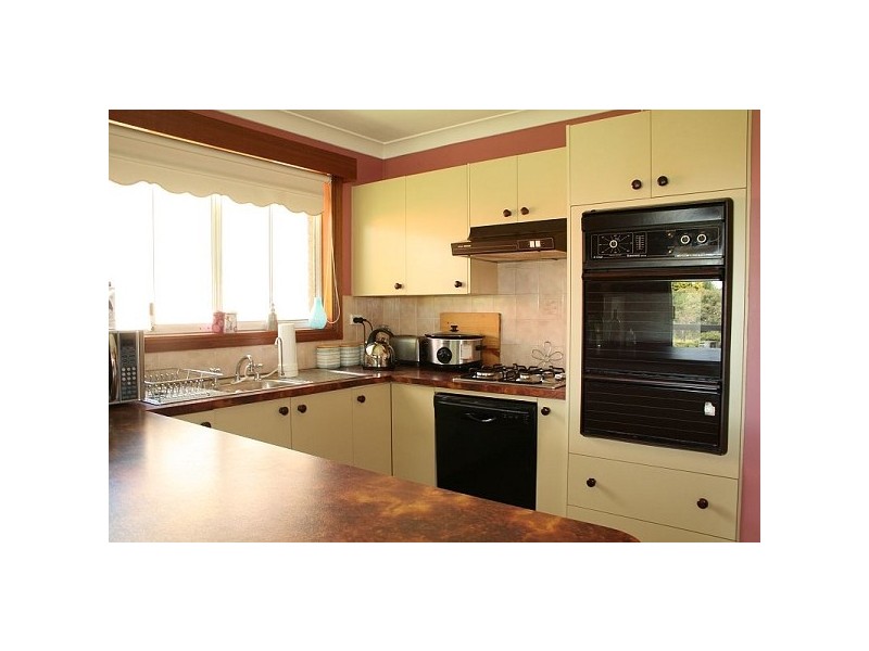 99 Dalrymple Ave, Wentworth Falls NSW 2782