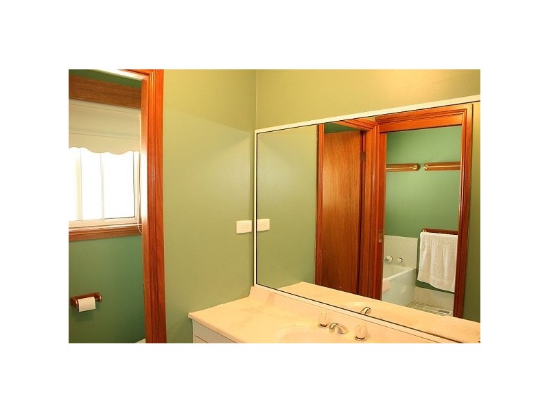 99 Dalrymple Ave, Wentworth Falls NSW 2782