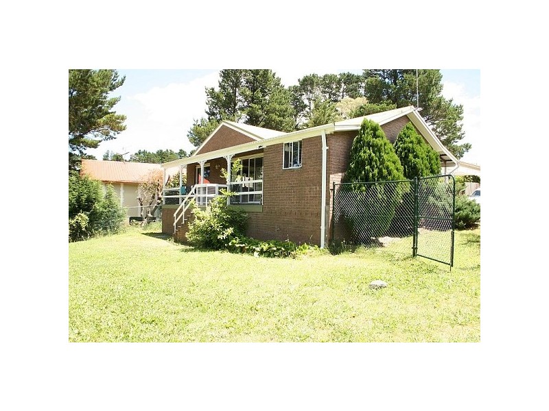 99 Dalrymple Ave, Wentworth Falls NSW 2782