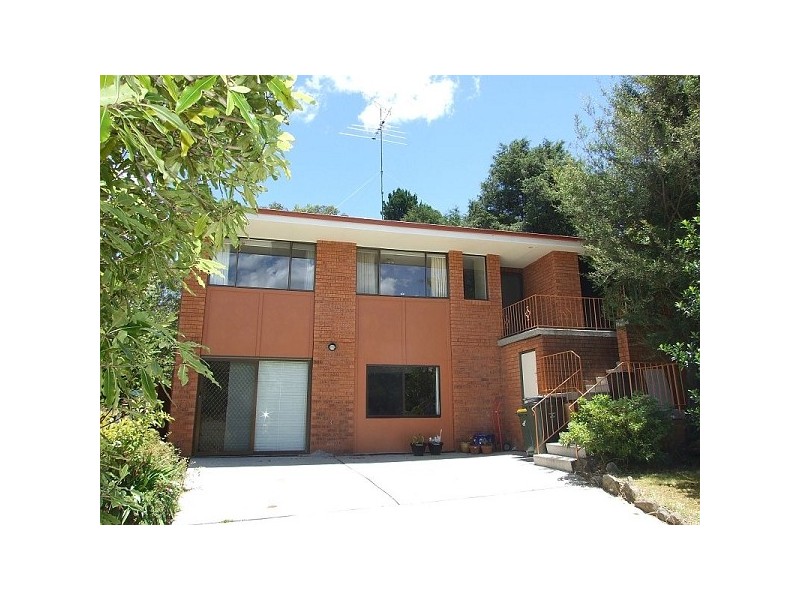 11 Pritchard St, Wentworth Falls NSW 2782