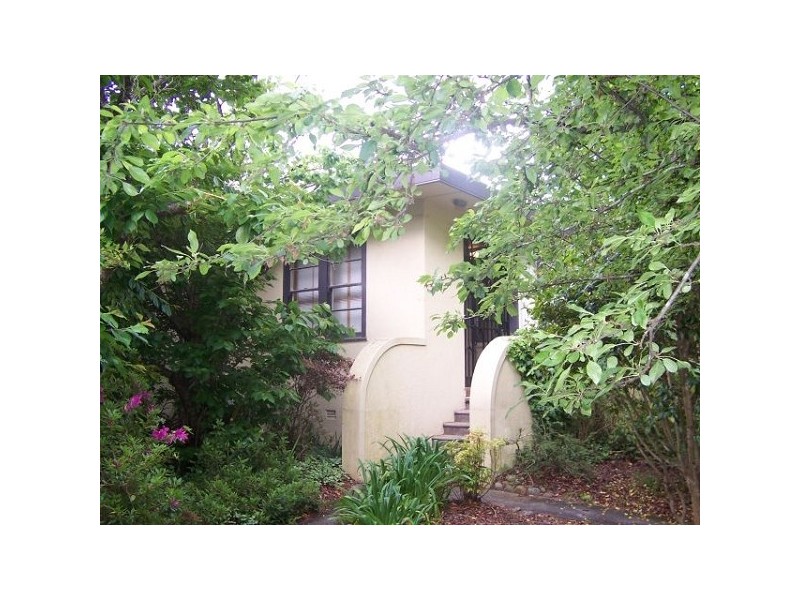 27 Falls Road, Wentworth Falls NSW 2782