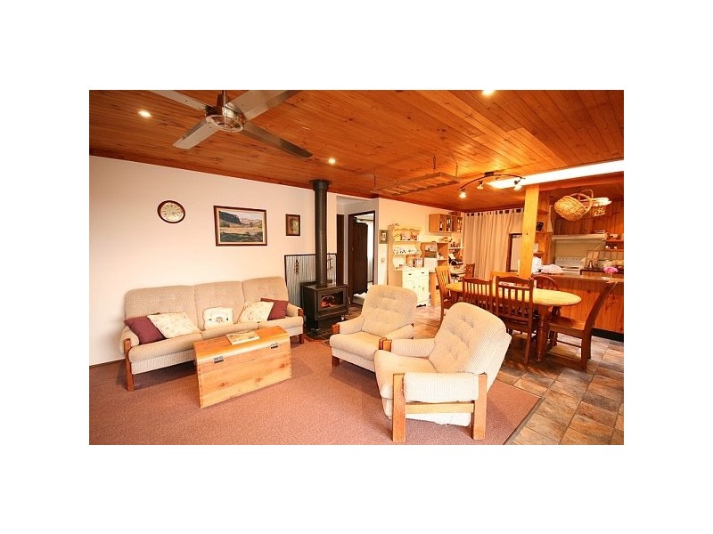 3 Panorama Cr, Wentworth Falls NSW 2782