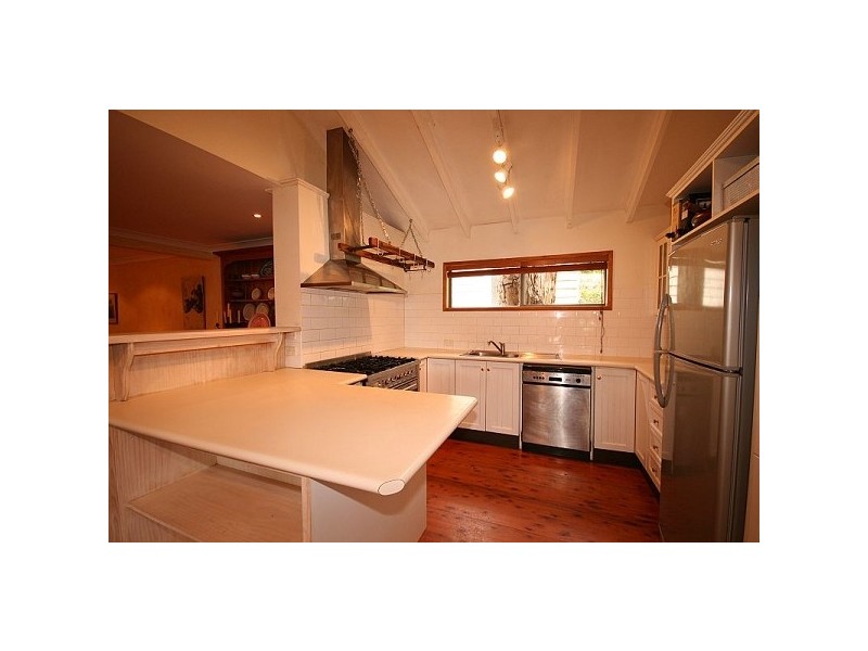 4 Waratah Rd, Wentworth Falls NSW 2782
