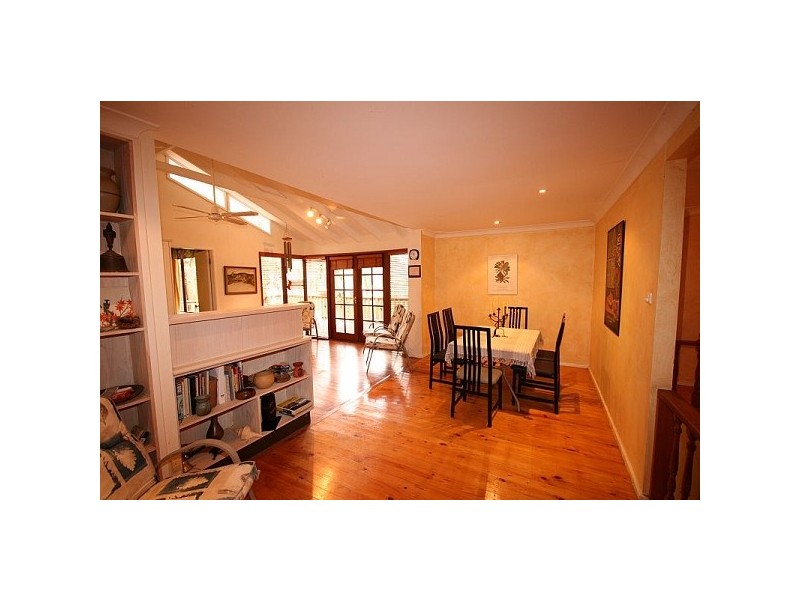 4 Waratah Rd, Wentworth Falls NSW 2782