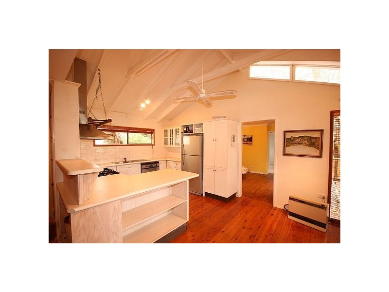 4 Waratah Rd, Wentworth Falls NSW 2782