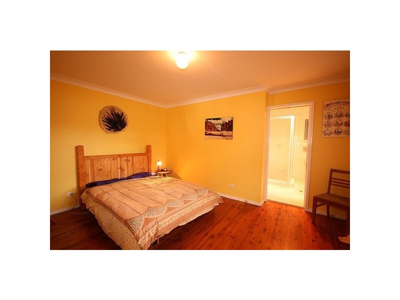 4 Waratah Rd, Wentworth Falls NSW 2782