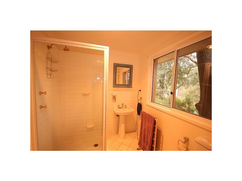 4 Waratah Rd, Wentworth Falls NSW 2782