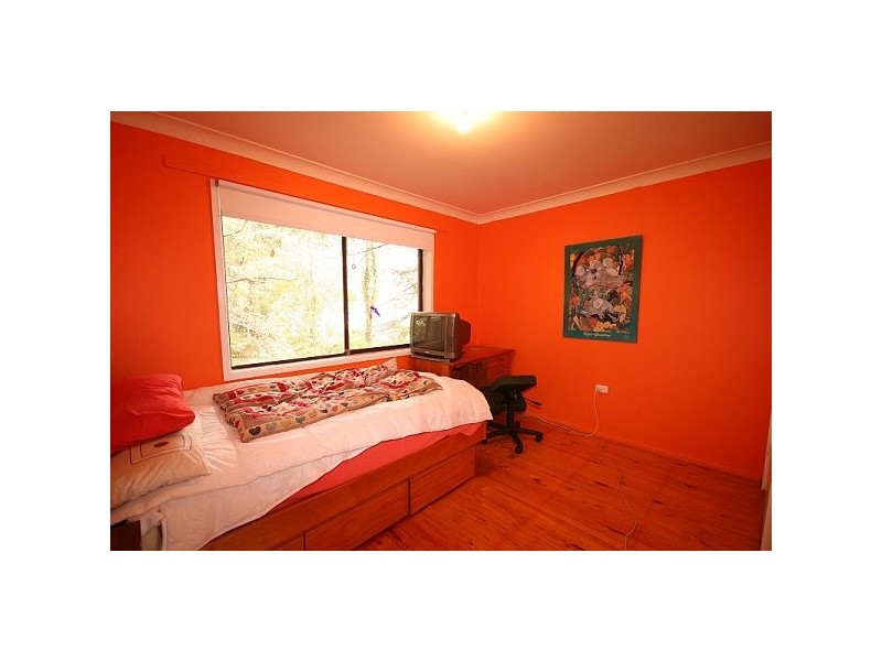 4 Waratah Rd, Wentworth Falls NSW 2782