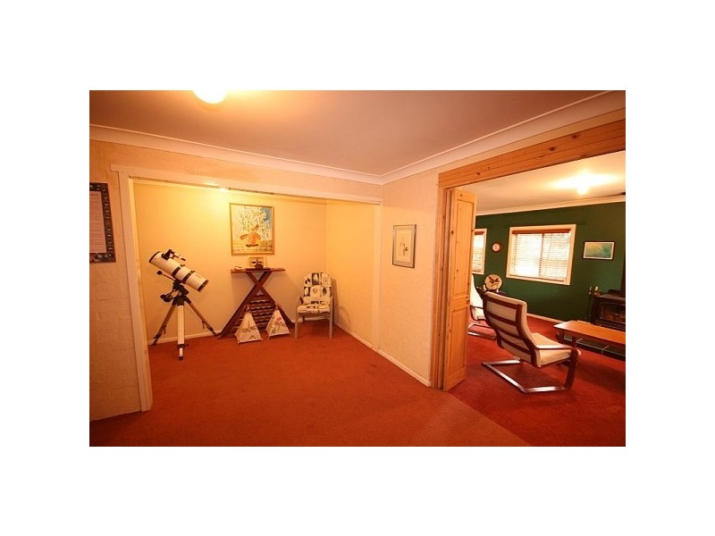 4 Waratah Rd, Wentworth Falls NSW 2782