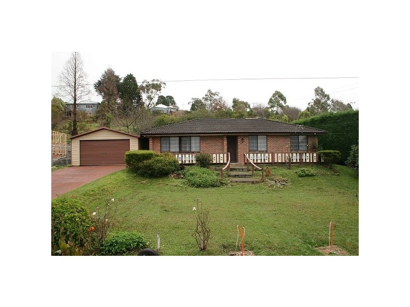 25 Taylor Ave, Wentworth Falls NSW 2782