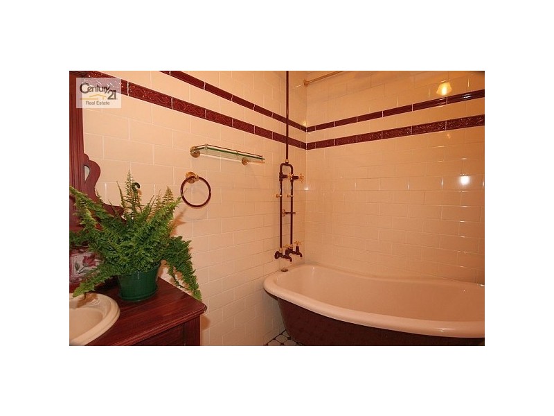 9 Yanko Ave, Wentworth Falls NSW 2782