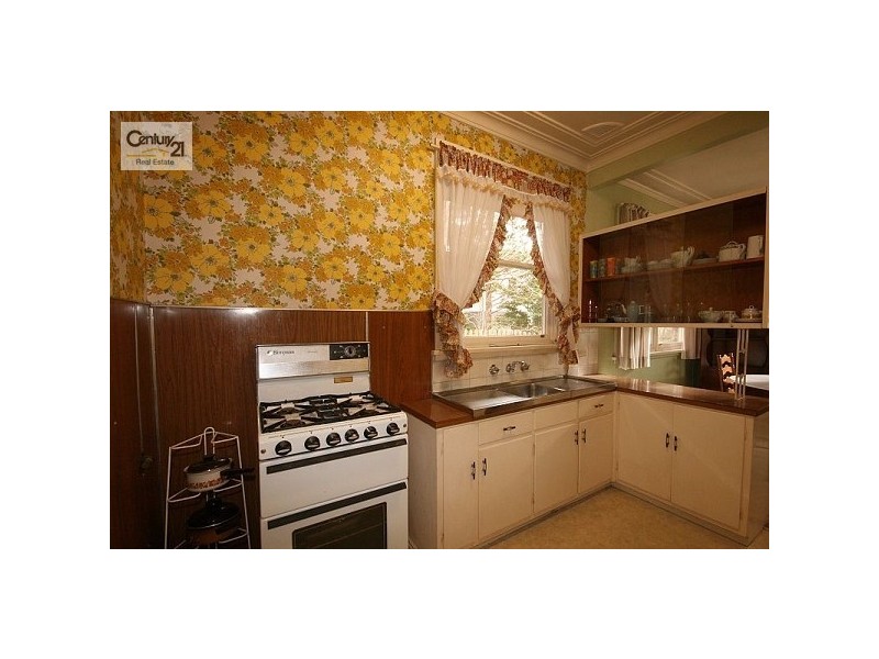 137 Blaxland Rd, Wentworth Falls NSW 2782