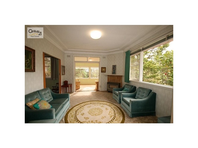 137 Blaxland Rd, Wentworth Falls NSW 2782