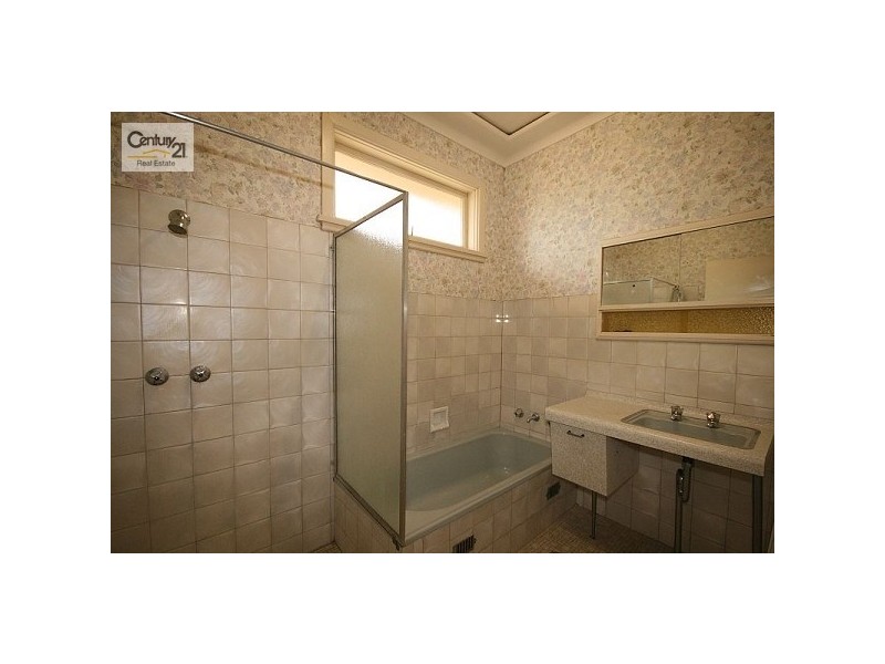 137 Blaxland Rd, Wentworth Falls NSW 2782