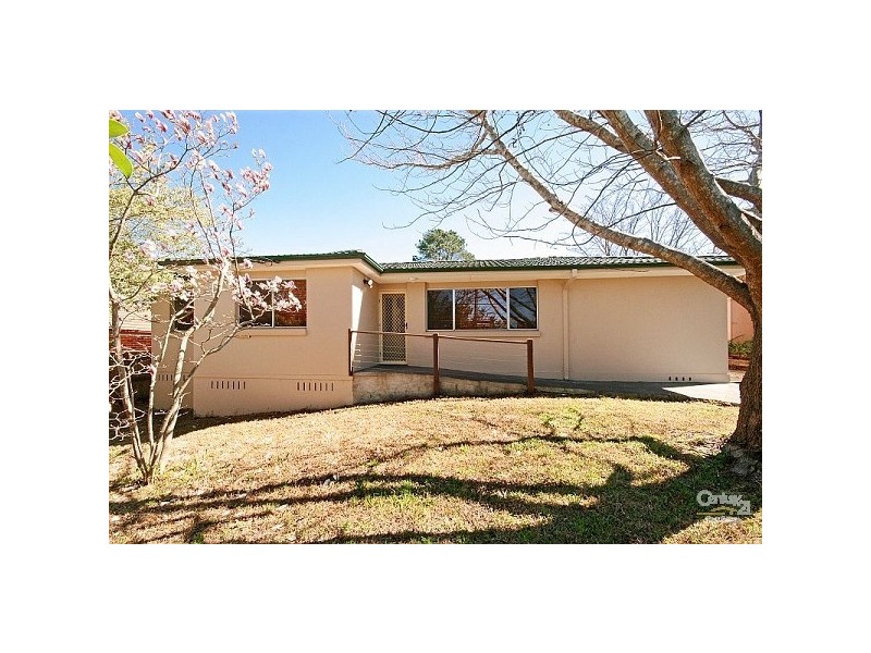 3 Boronia Rd, Wentworth Falls NSW 2782
