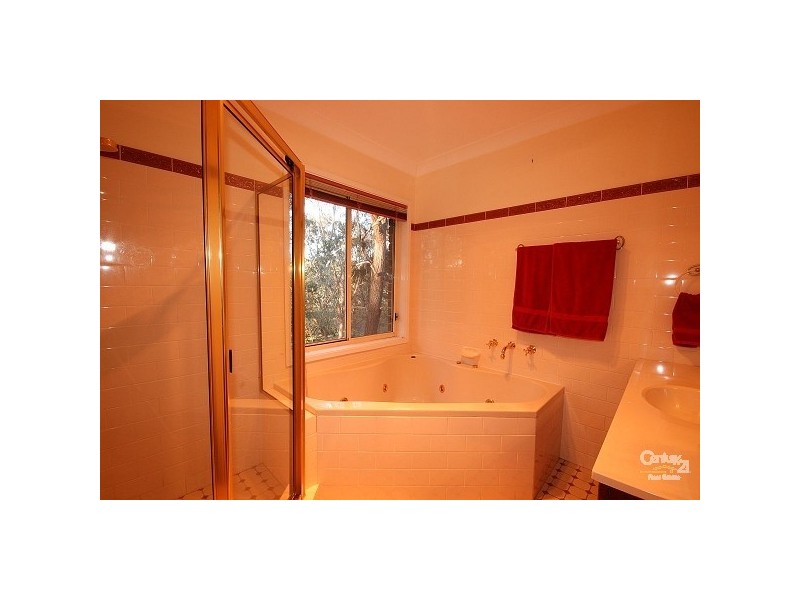 26 Tarella Rd, Wentworth Falls NSW 2782