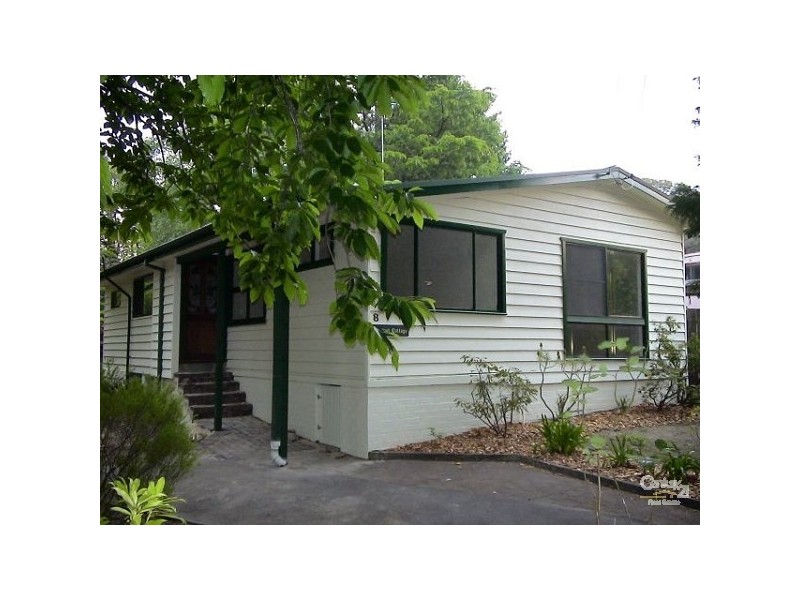 8 Backhouse St, Wentworth Falls NSW 2782