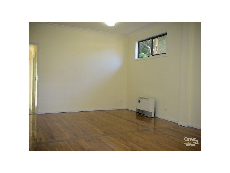 8 Backhouse St, Wentworth Falls NSW 2782