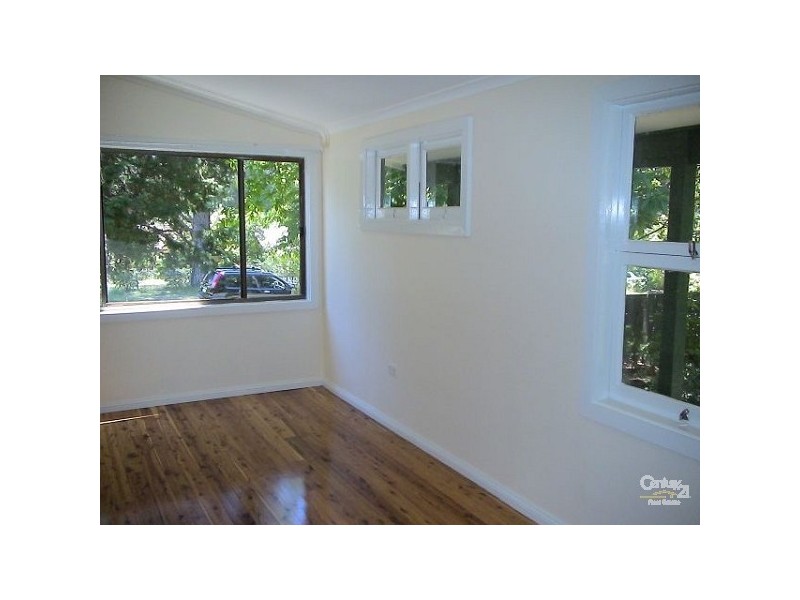 8 Backhouse St, Wentworth Falls NSW 2782