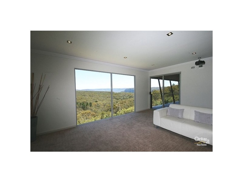 28 Maple Grove, Wentworth Falls NSW 2782
