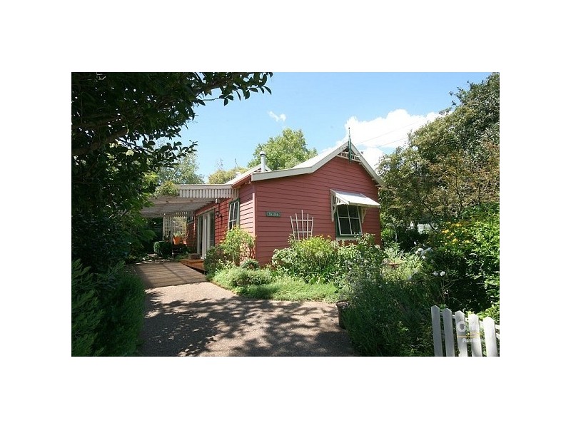 64 Waratah Ave, Katoomba NSW 2780