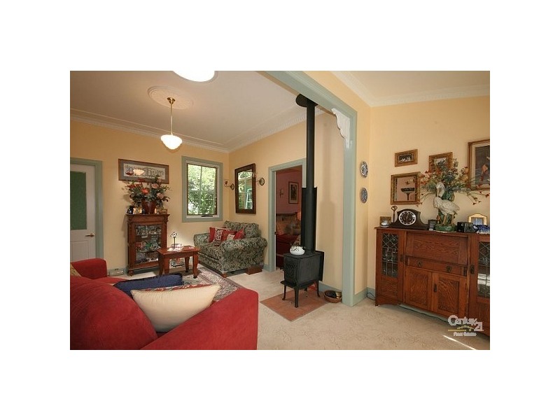 64 Waratah Ave, Katoomba NSW 2780