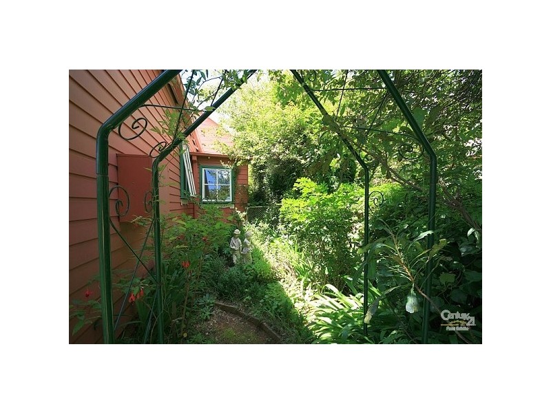 64 Waratah Ave, Katoomba NSW 2780