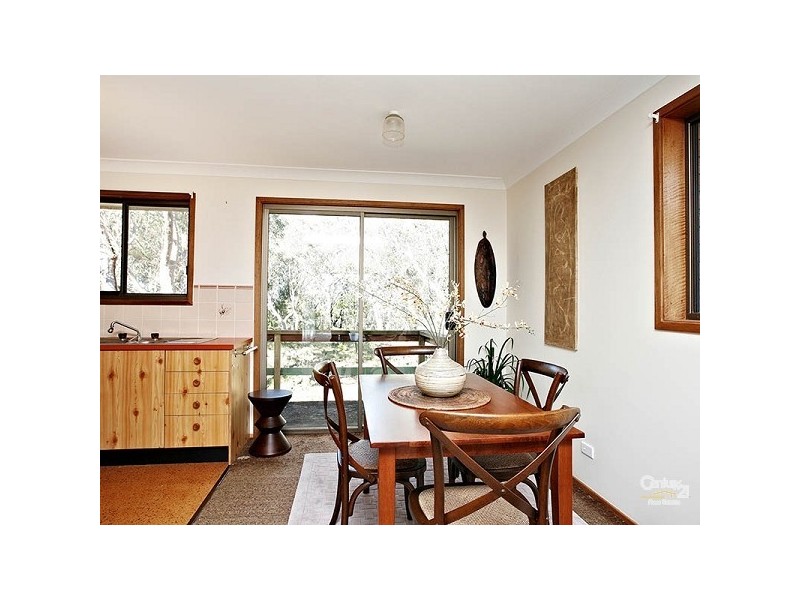 18 Yester Rd, Wentworth Falls NSW 2782