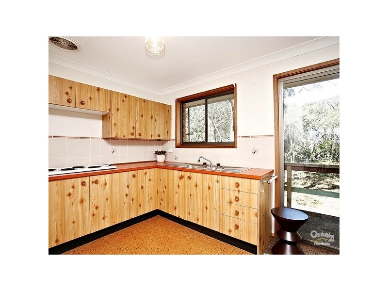 18 Yester Rd, Wentworth Falls NSW 2782