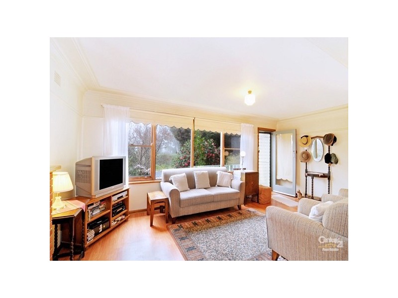 27 Parkes St, Wentworth Falls NSW 2782
