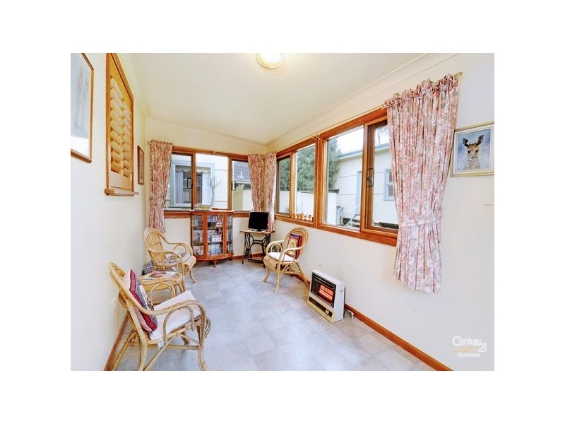 27 Parkes St, Wentworth Falls NSW 2782