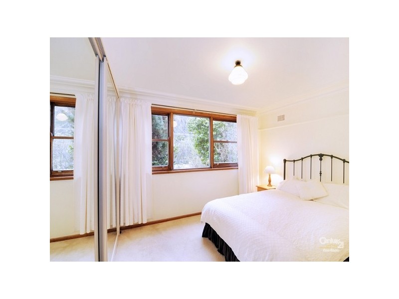 27 Parkes St, Wentworth Falls NSW 2782