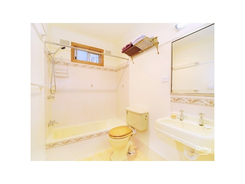 27 Parkes St, Wentworth Falls NSW 2782