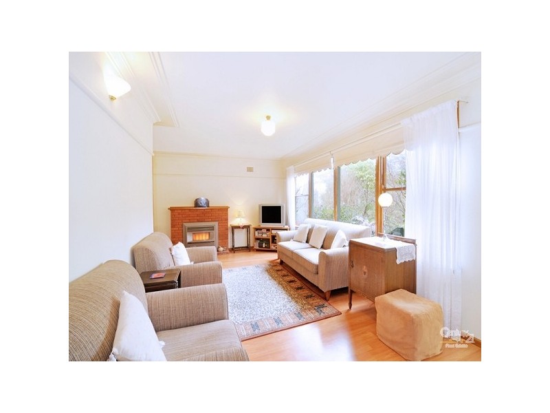 27 Parkes St, Wentworth Falls NSW 2782
