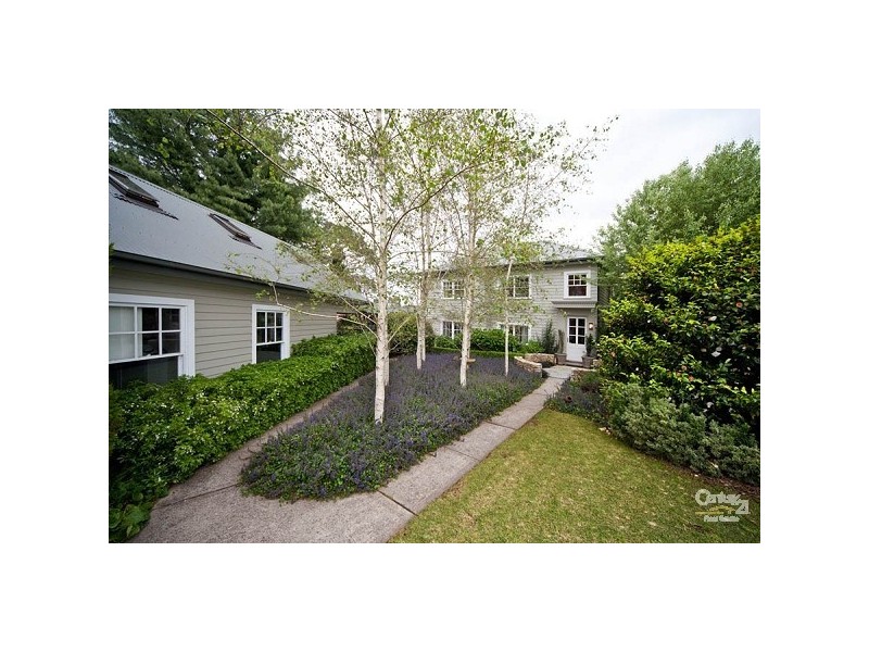 171 Blaxland Rd, Wentworth Falls NSW 2782