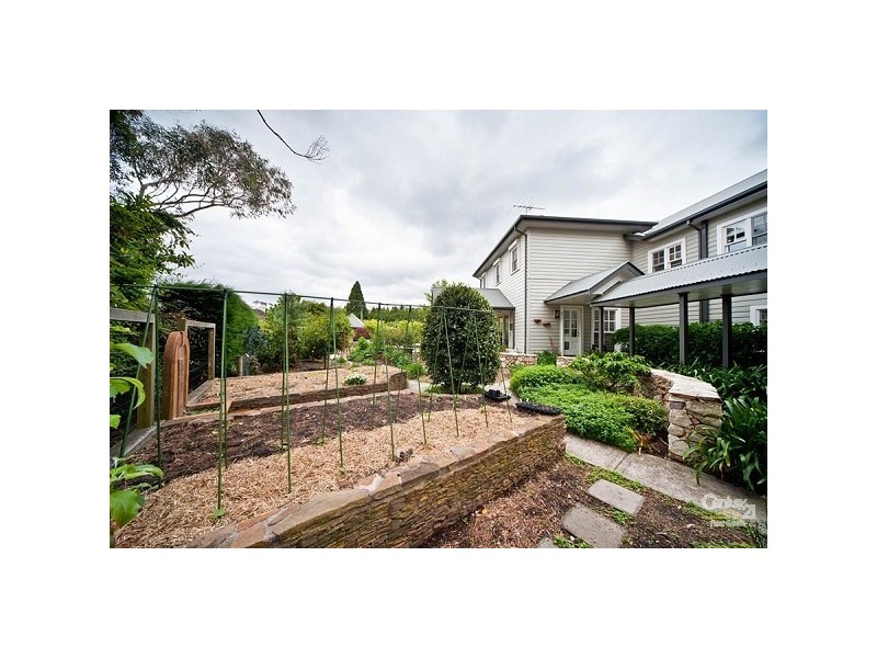 171 Blaxland Rd, Wentworth Falls NSW 2782