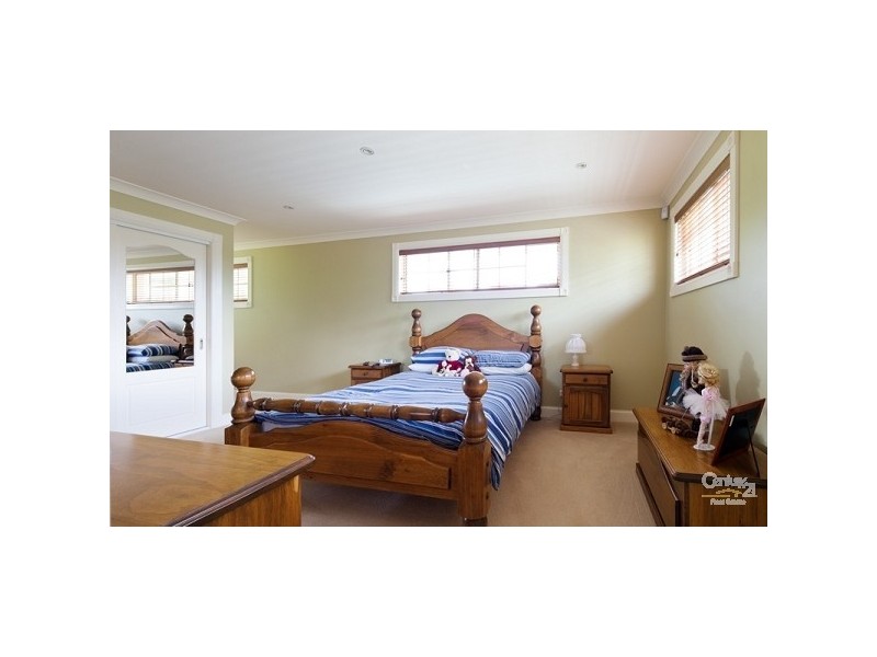 11 Boronia Rd, Wentworth Falls NSW 2782