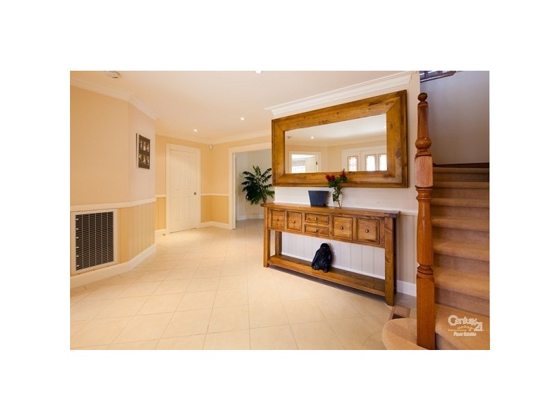 11 Boronia Rd, Wentworth Falls NSW 2782