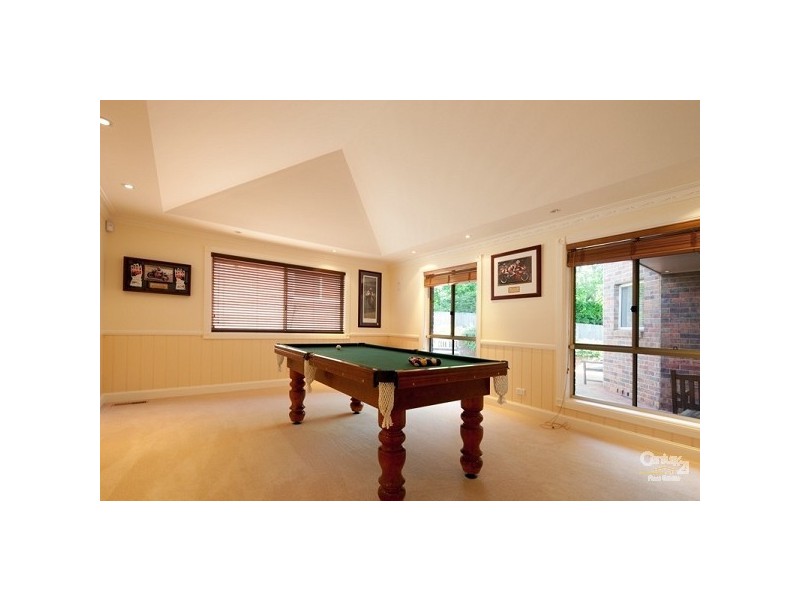 11 Boronia Rd, Wentworth Falls NSW 2782