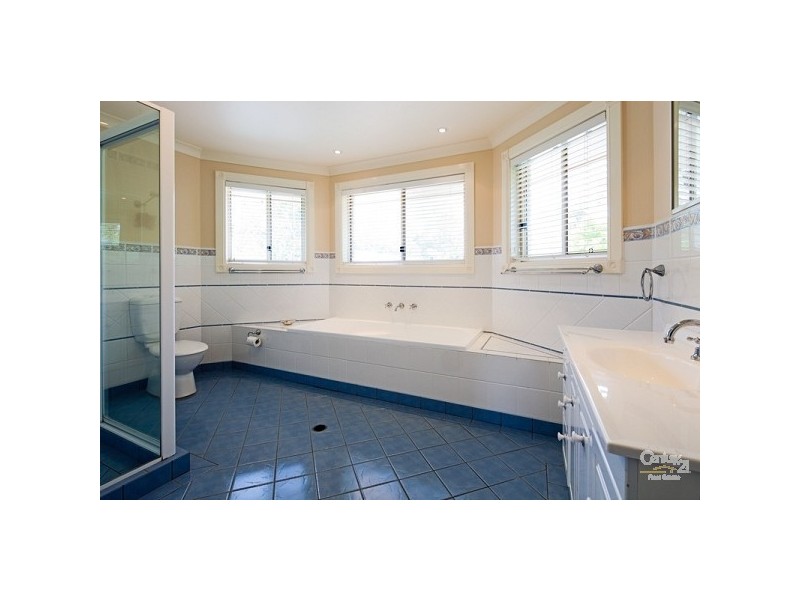 11 Boronia Rd, Wentworth Falls NSW 2782