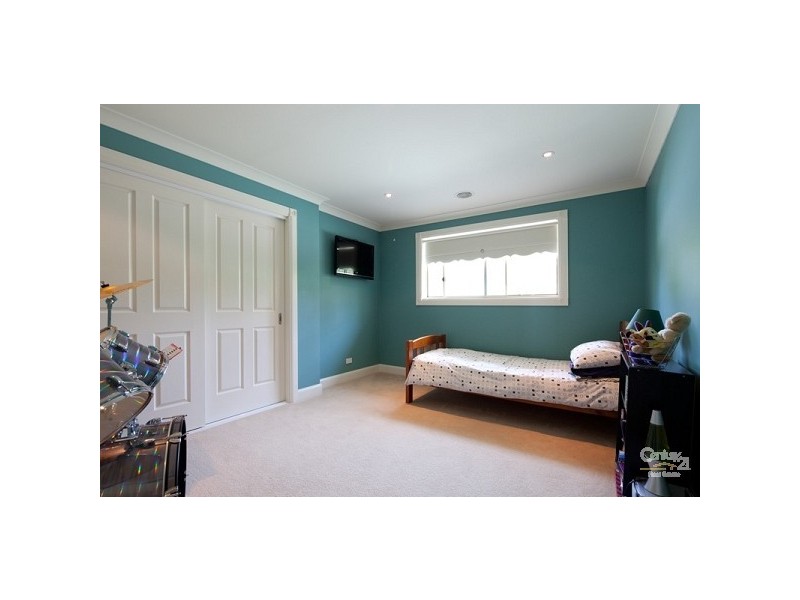 11 Boronia Rd, Wentworth Falls NSW 2782