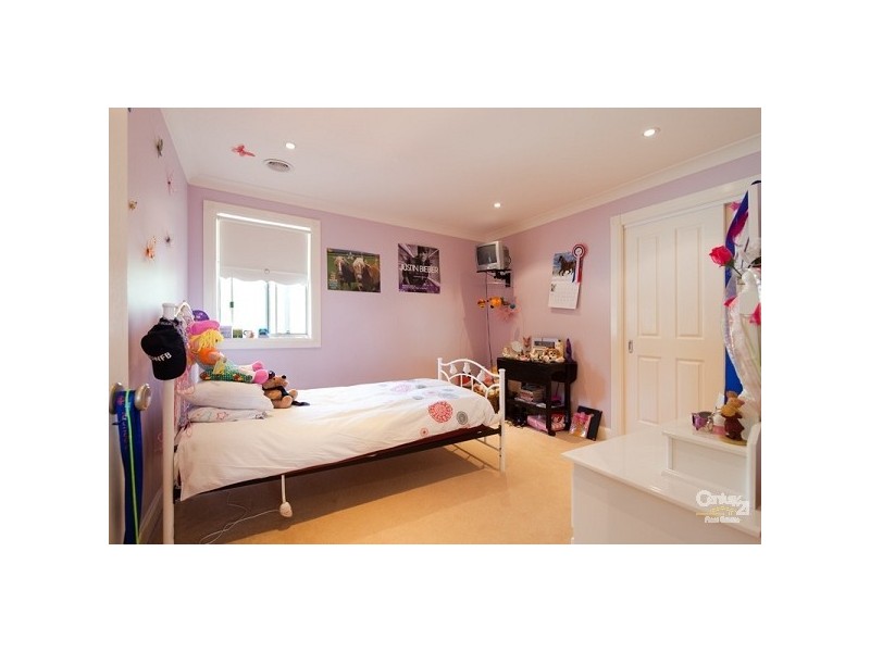 11 Boronia Rd, Wentworth Falls NSW 2782